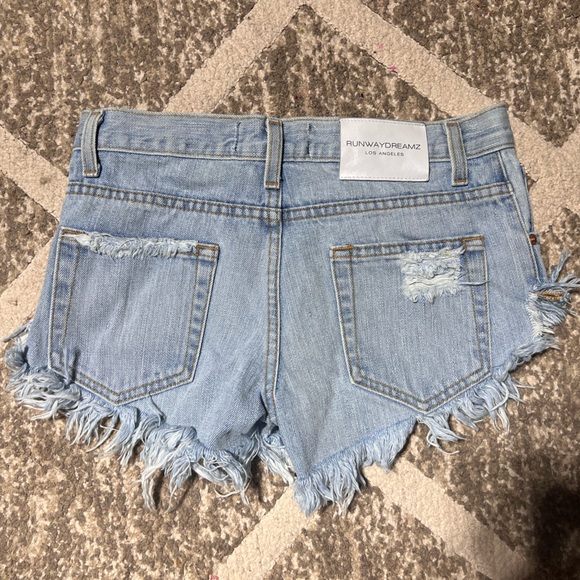 RUNWAYDREAMZ FRAYED SHORTS - Picture 3 of 4